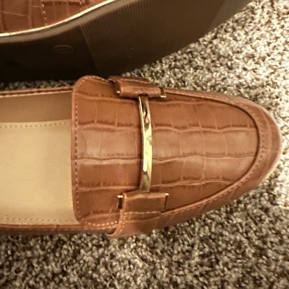 Liz Claiborne Women's Tan Loafers - Picture 3 of 5